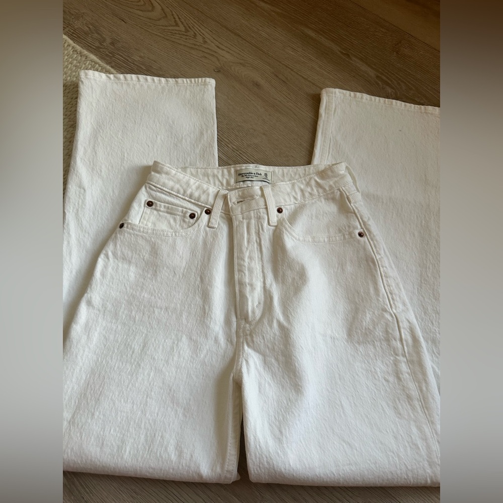 NEW Abercrombie & Fitch 90s Relaxed Jean Curve Love High Rise 25 Short / 0S - Picture 3 of 7